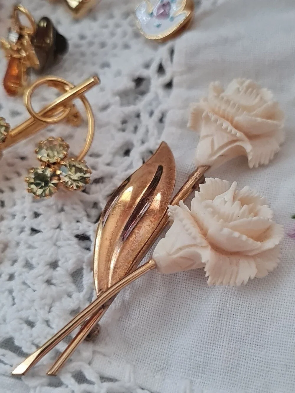 Lot of 12 Vintage Brooches & Pins